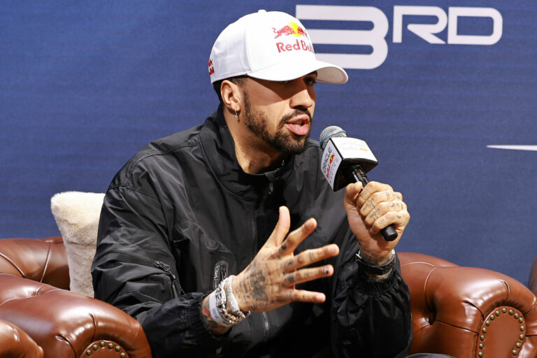 Hamilton egyik legjobb barátjával dühítette fel a Verstappen-rajongókat a Red Bull