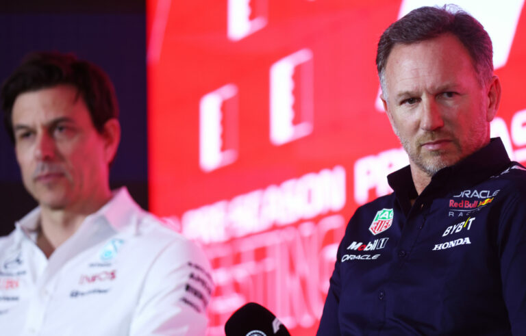 Ismét nem értett egyet egymással a Mercedes és a Red Bull főnöke