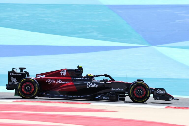 Verstappen, Hamilton, Alonso és a Ferrarik is pályán – itt követheti a bahreini F1-es tesztet!