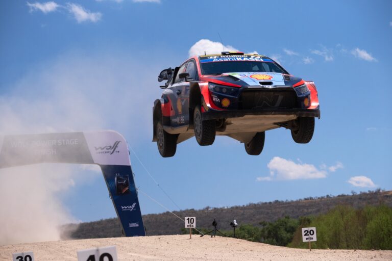 Neuville: Elfyn hibája adott lehetőséget az előzésre