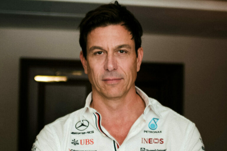 Vihar a biliben, vagy tényleg komoly bajba kerülhet az F1-es Mercedest irányító Toto Wolff?