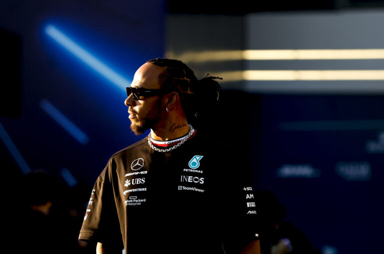 Hamilton elárulta, miért nem akar még gyereket, és azt is, tett-e neki ajánlatot a Ferrari