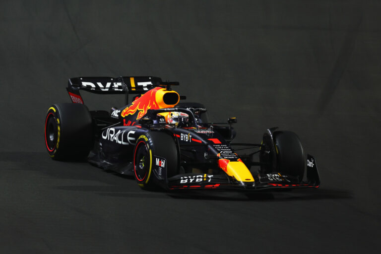 Verstappen szerint veszélynek tette ki a pilótákat az F1