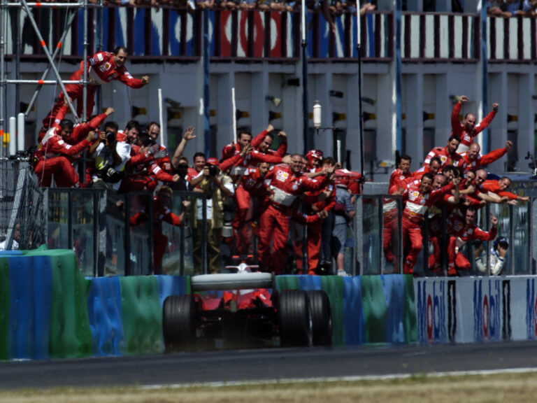 Már ünnepelni sem szabad – évtizedes tradíciónak vetnek véget az F1-ben