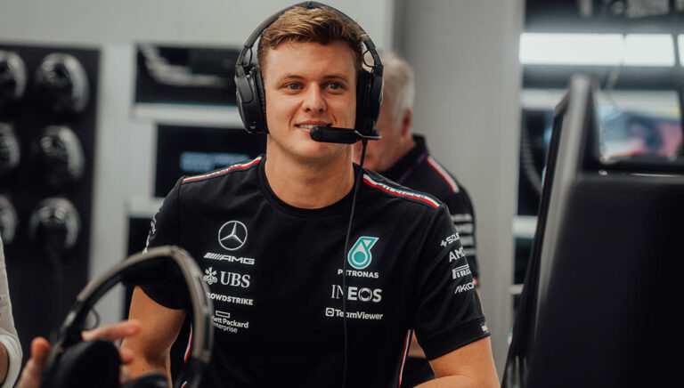 Kategóriát vált és apja után Mick Schumacher is elindul a legendás versenyen?