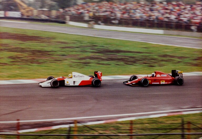 Csattogó turbók, visító V12-esek – ilyen volt régen az F1 hangja élőben (videók)