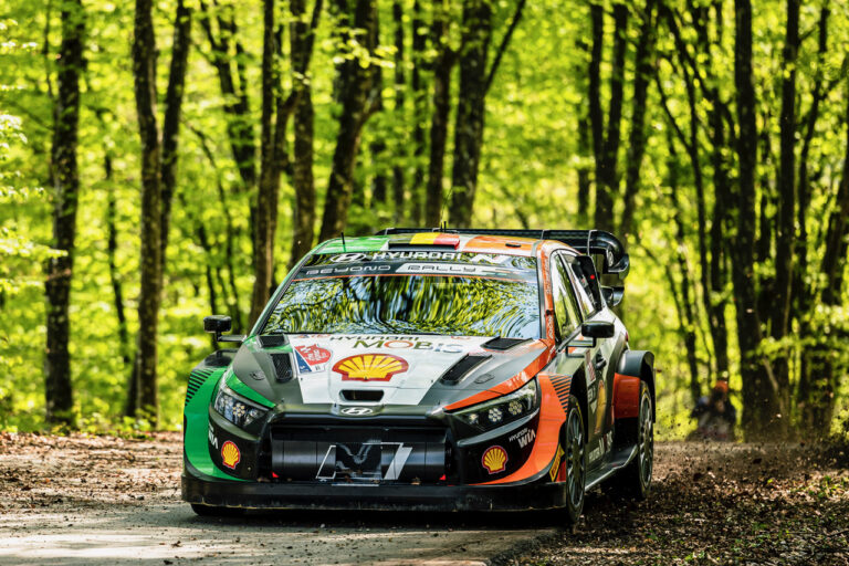 Horvát Rally: Neuville szoros csatában vezet az első nap végén 