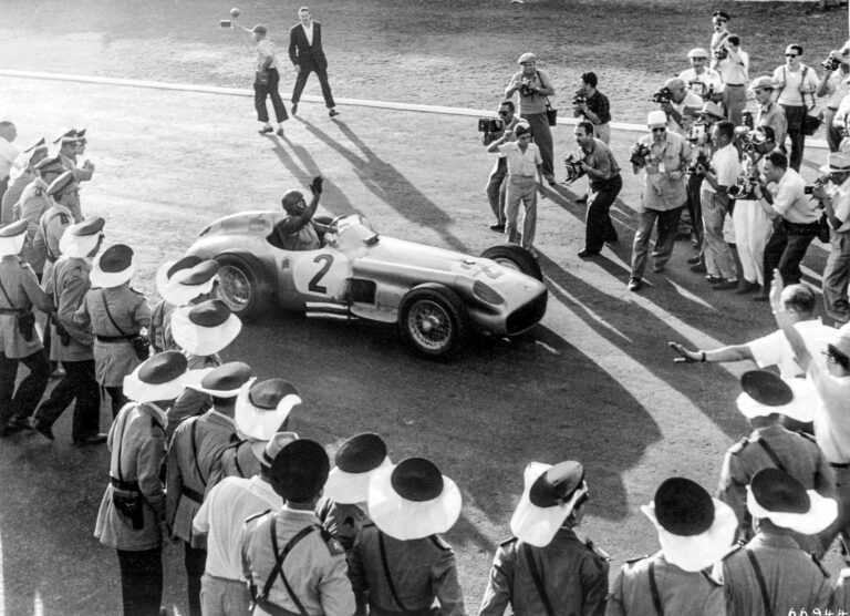 Tömeges halálozás, lángoló autó, Fangio maradandó sérülése – az Argentin Nagydíjak dióhéjban