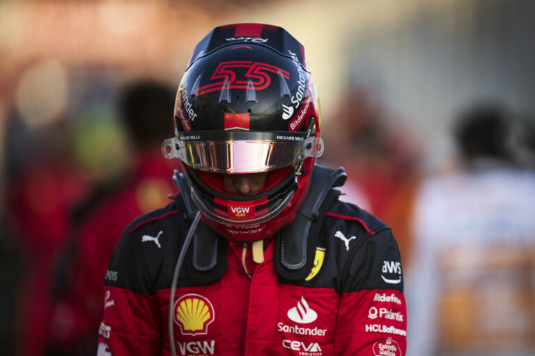 Szívszorító felvételek, Sainz sírva fakadt az Ausztrál Nagydíj alatt