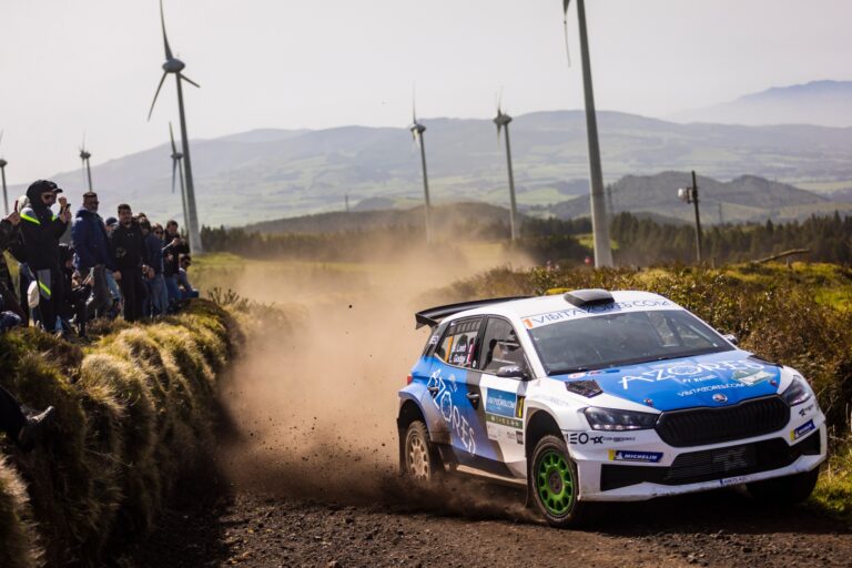 Loeb rajt-cél győzelmet aratott az Azori-szigeteken