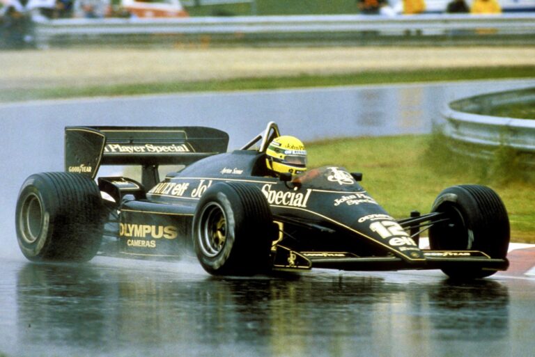 Többször majdnem falnak ment, de Senna a problémák ellenére is végleg az eső királya lett