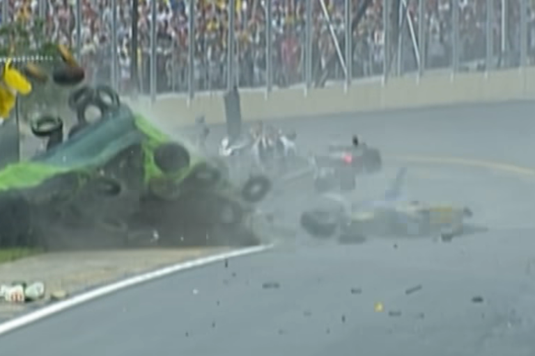 20 éve: Räikkönen bánhatta, hogy Alonso horrorbalesete után hatalmasat hibázott az FIA (videó)