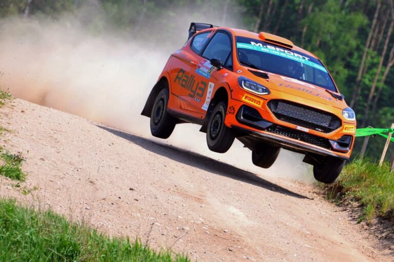 Armstrong győzelemre vezette hazai versenyén a Rally3-as Fordot
