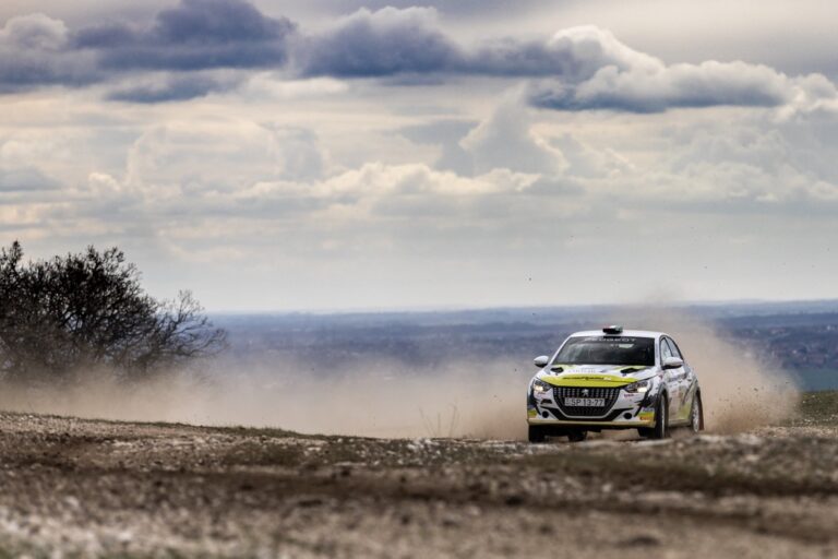 12 autóval csúcsot dönt Salgótarjánban a Peugeot Kupa