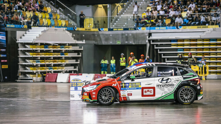 Rally a kosárlabda csarnokban (videó)