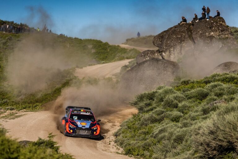 A Hyundai csapatutasításra készült Portugáliában, Neuville autója azonban felülírta