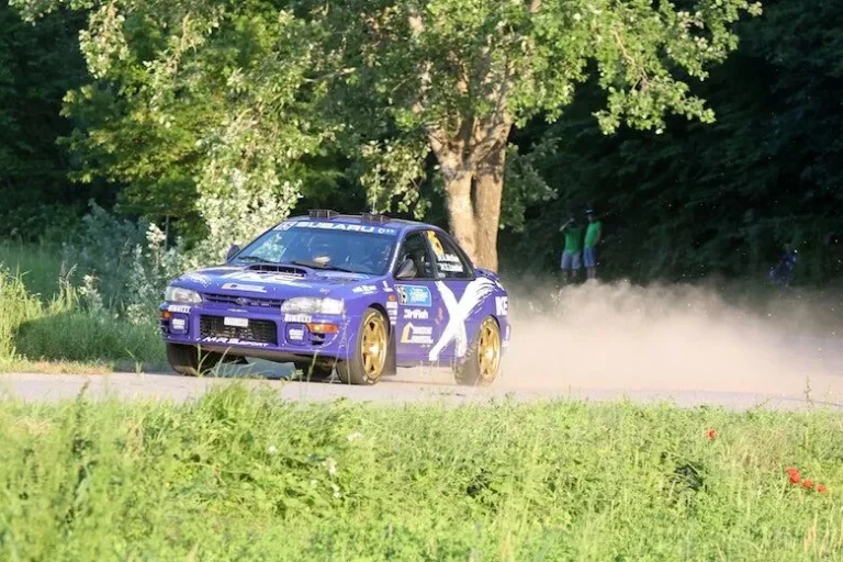 Fantasztikus látvány, felejthetetlen pillanatok – Ilyen volt az első Mitikus Autók Rallyja (videó)