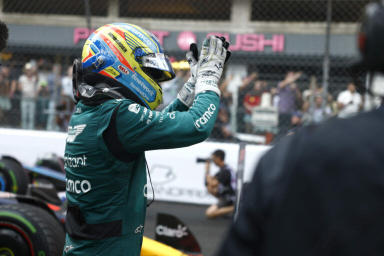 Az Aston Martin csapatfőnöke mást mond, de Alonso igenis nyerhetett volna Monacóban