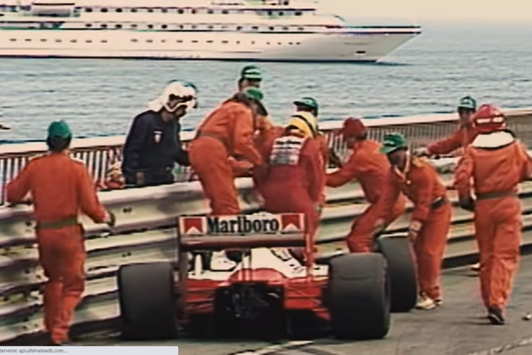 Senna a kaputelefonban sírt, annyira kikészült ordító hibája után