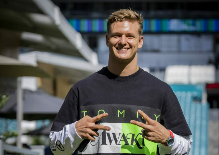 Az F1-es csapatfőnök megerősítette, tárgyalnak Mick Schumacher szerződtetéséről