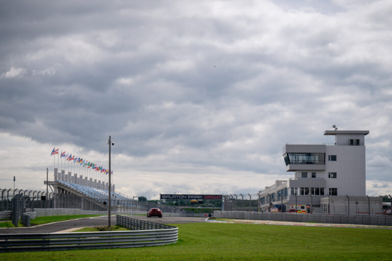 Ilyen lenne F1-es autóval a Balaton Park Circuit (videó)