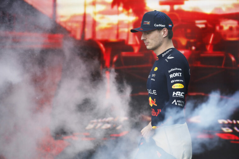 Ezt nem ússzák meg, az F1 tovább parádéztatja a pilótákat a versenyek előtt