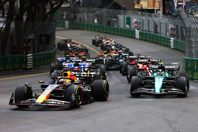 Tíz év után nyerhetett volna, de vajon tényleg hibázott az Aston Martin Alonso kiállásával?