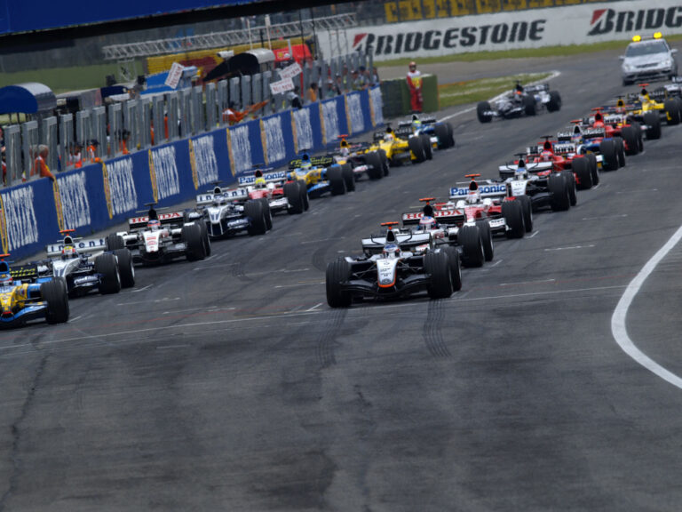Igazi klasszikus futamot tett elérhetővé YouTube-on az F1 (videó)