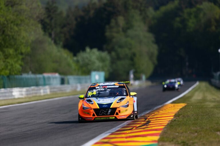 Legendás pályán debütált a TCR Europe-ban Losonczy Levente
