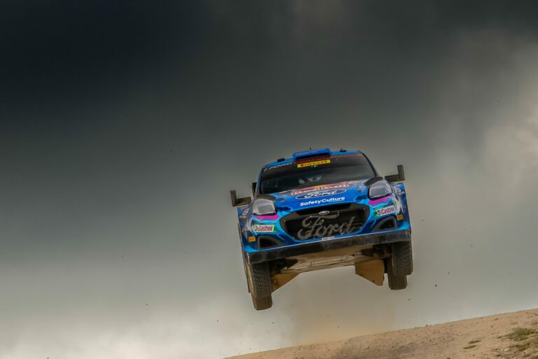 Tanak szakaszgyőzelemmel tért vissza, kiderült mi okozta Ogier kiesését Szardínián