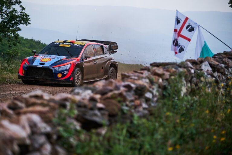 A Szardínia Rally minden drámai pillanata egy helyen (videó)