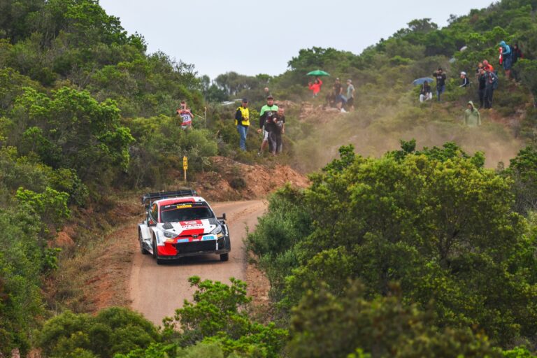 3 héttel korábban tartják a Szafari Rallyt – mondták a versenyzők a Szardínia Rally pályáit látva