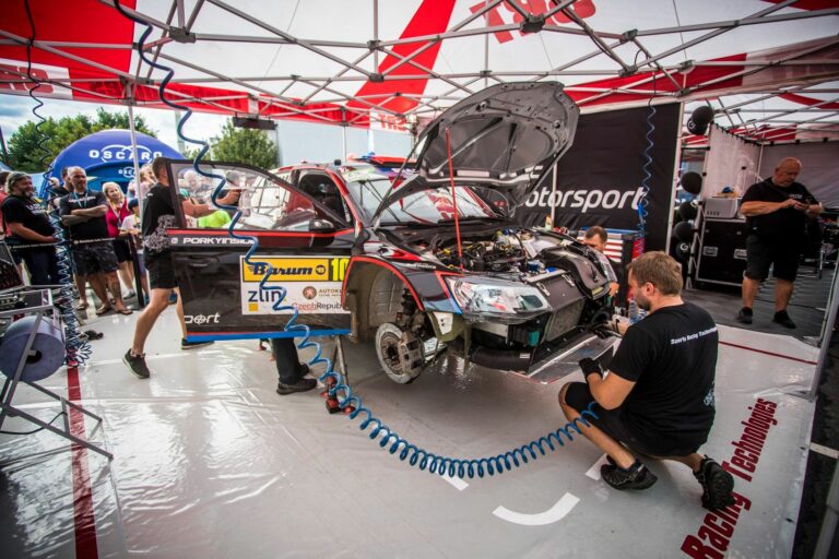 Gryazin brutális tempóban a Barum Rally pályáján, melyet szimulátorban tanult be (videó)