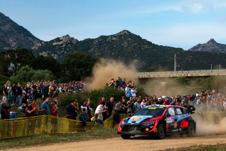 Lappi válaszolt Ogier-nak, Tanak autója lefulladt, Katsuta kiesett Szardínián