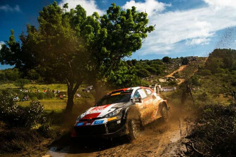 Ogier már az első szombati szakaszon ismét az élre állt Szardínián