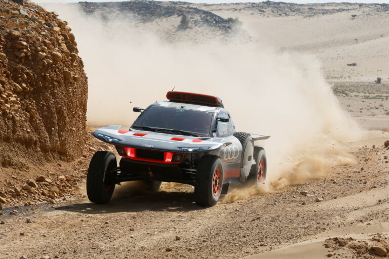 Az Audi keresi a Dakar (le)szereplés okait