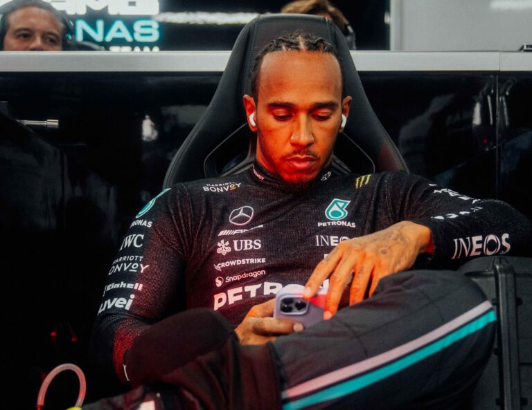 Alonso vásárlás közben sem volt jól, Hamilton szerint viszont többet kell edzeni – kinek van igaza?