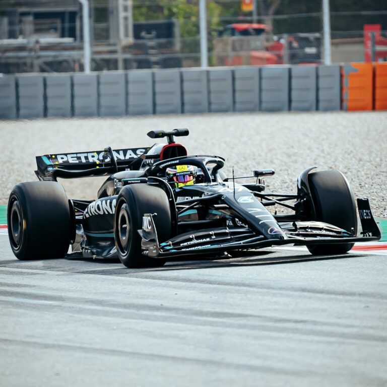Mick Schumacher megtette első köreit egy F1-es Mercedesben (videó)