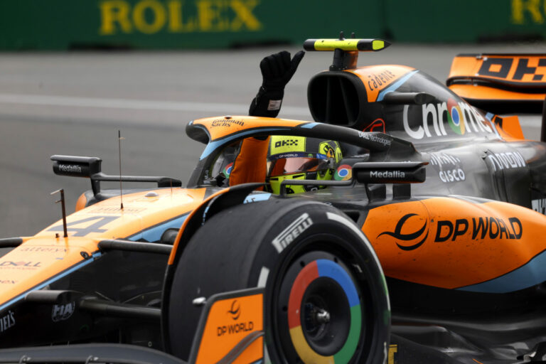 Sportszerűtlen magatartásért büntették a McLaren pilótáját, sem ő, sem a csapat nem értette miért
