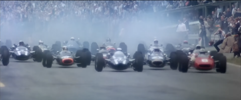 Csavarkulccsal szedték ki az F1-es legendát az autóból, hogy ne égjen halálra
