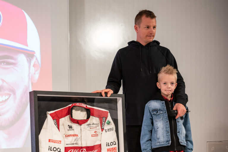 Édesapja sikereiből meríthetett inspirációt Räikkönen fia a Ferrari múzeumában (képek)