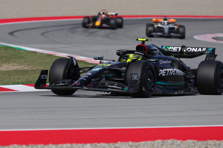 Hamilton nagy bajban lehet a barcelonai időmérőn