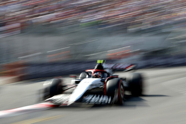 Elképesztő, hogy mire képesek „vakon” az F1-es pilóták (videó)