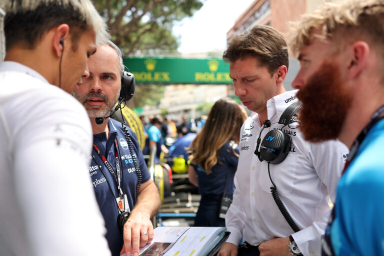 Döbbenetes, mennyire lemaradt az F1 sereghajtója, filléres szoftveren is spóroltak