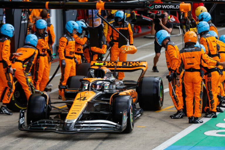 Norris könnyen Hamilton prédájává válhatott volna, de így is észszerűen döntött a McLaren