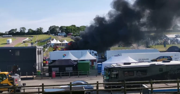 A környéken élők is veszélyben voltak a Lydden Hill-i tűzvész során