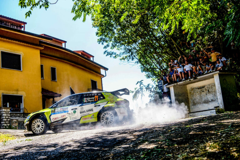 Hatalmas káosz a Róma Rally utolsó előtti szakaszán