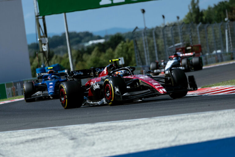 Rossz hír a rajongóknak: az F1 még évekig hagyja a csapatoknak, hogy rontsák a show-t