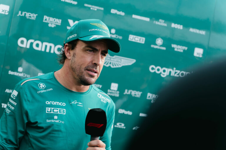 Alonso odaszólt a kirúgott csapatfőnöknek: Elképesztő, hogy nem marad csendben