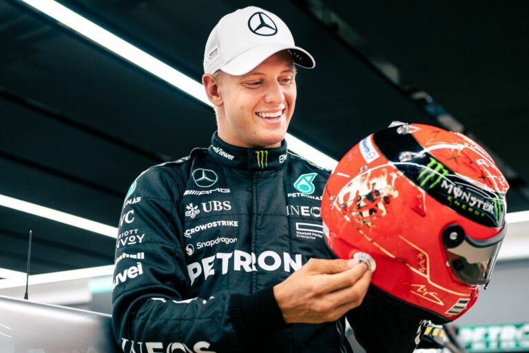 Nosztalgiára fel: korábbi autóját vezeti, és több szempontból megidézi édesapját Mick Schumacher